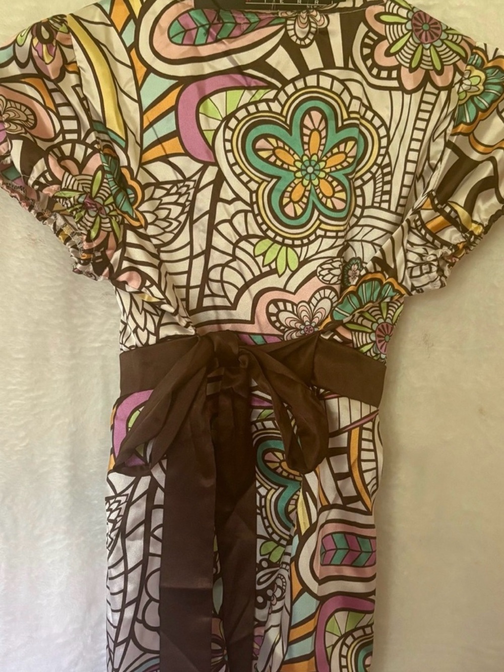 Pierri NY Blue & White and/or Brown & White Paisley Short Sleeve Tie Waist Top - Picture 6 of 7